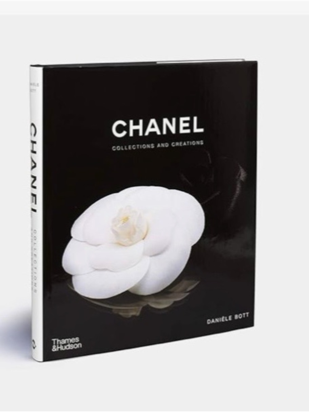 CHANEL Black and White Collections Book